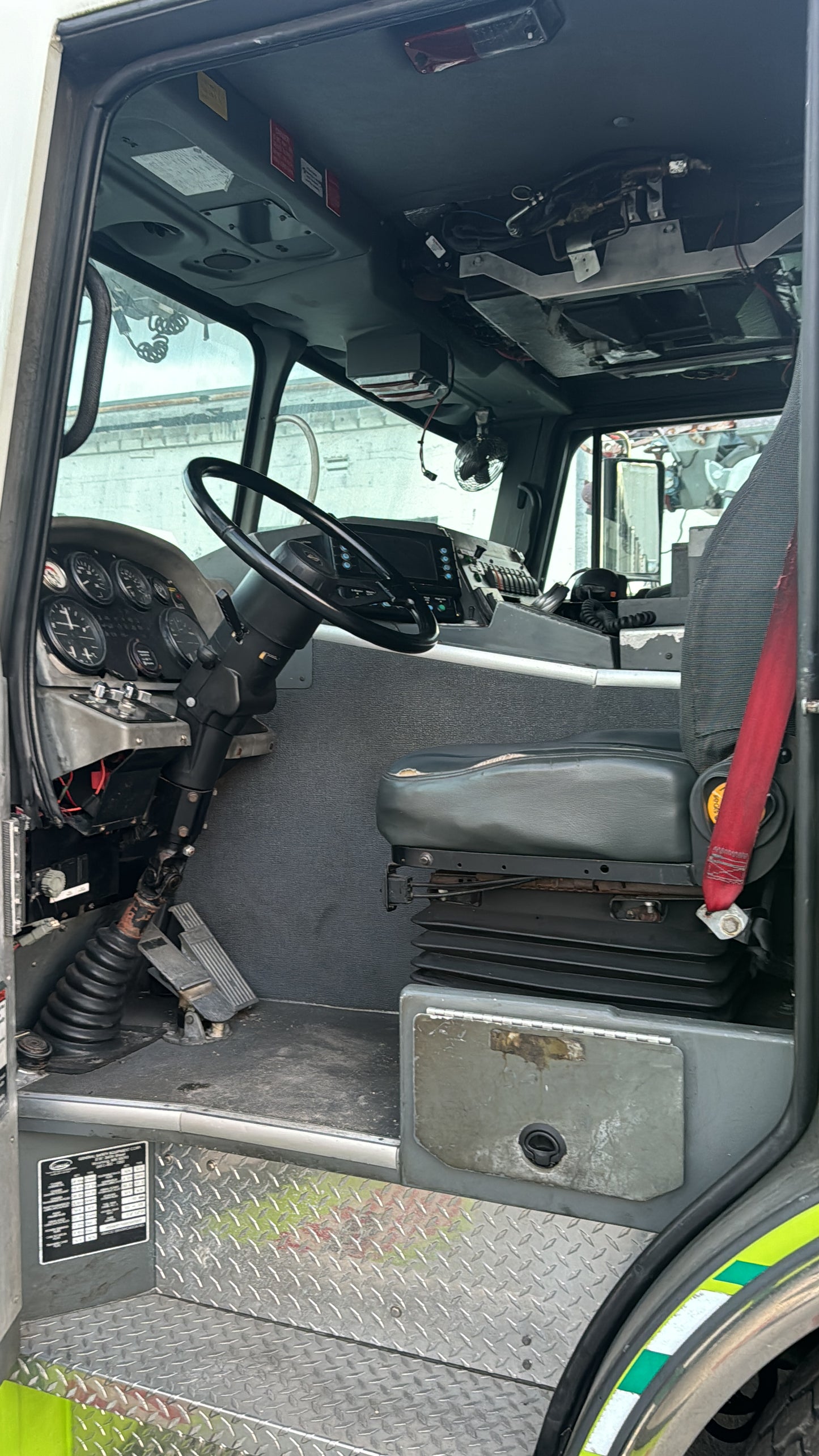 2008 Spartan Gladiator 60' rear-mount aerial fire truck (USED)