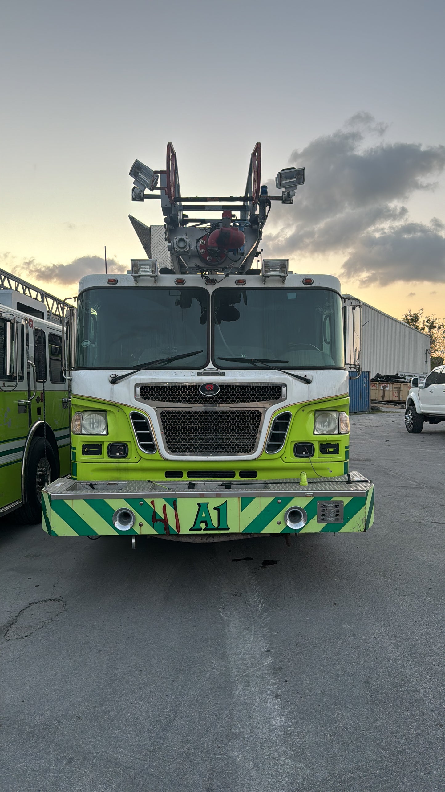 2008 Spartan Gladiator 60' rear-mount aerial fire truck (USED)
