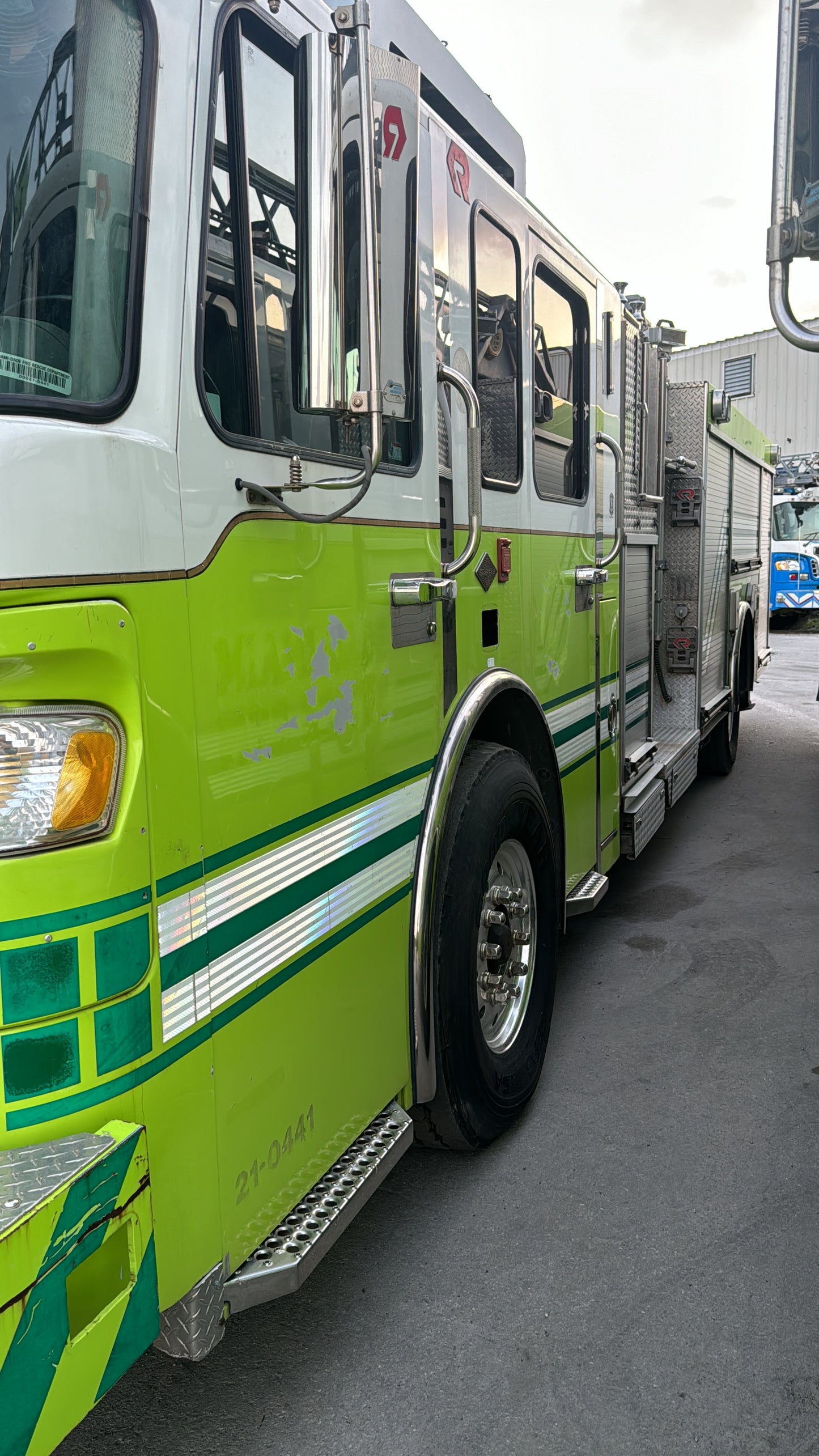 2008 Spartan Gladiator 60' rear-mount aerial fire truck (USED)