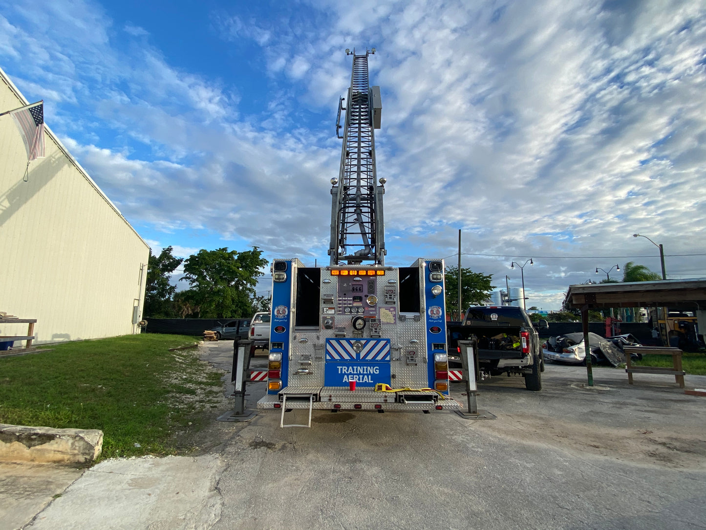 2006 Spartan Gladiator 60' rear-mount aerial fire truck (USED)