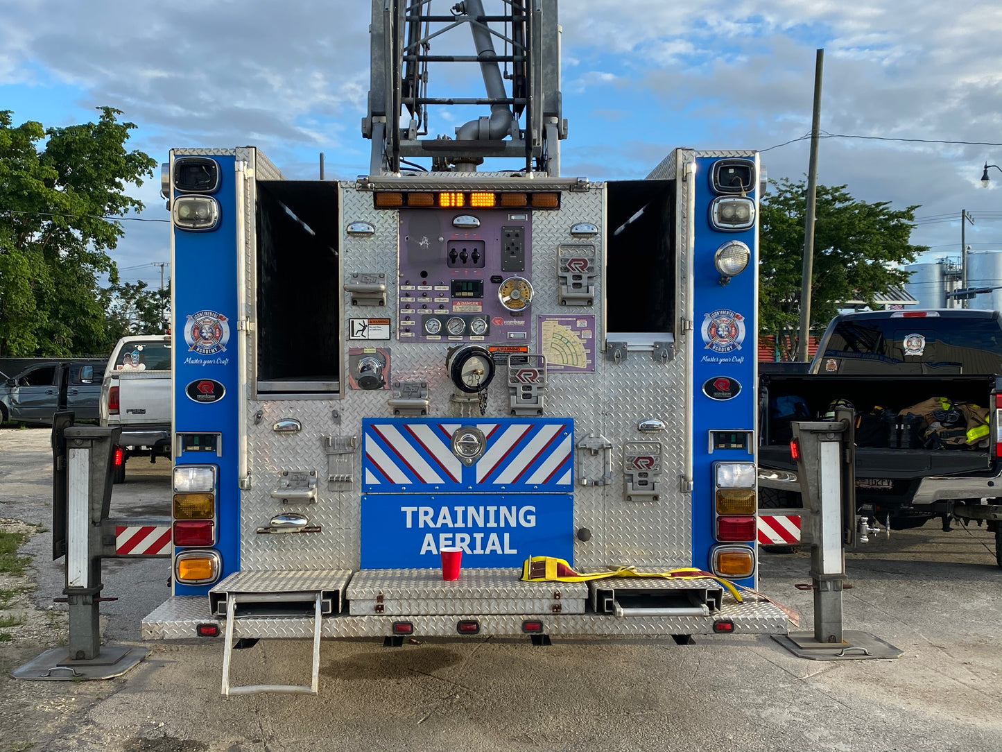2006 Spartan Gladiator 60' rear-mount aerial fire truck (USED)