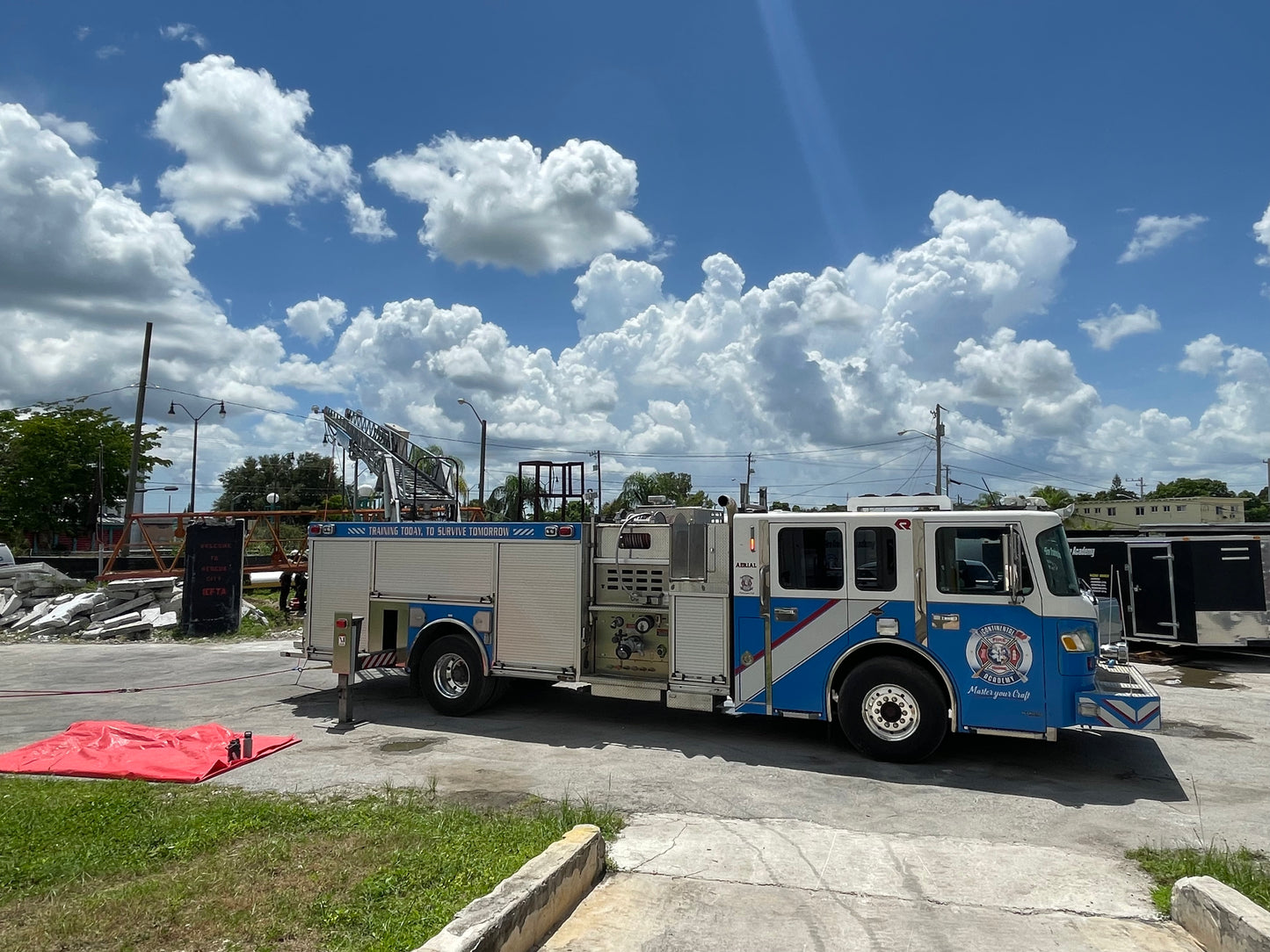 2006 Spartan Gladiator 60' rear-mount aerial fire truck (USED)