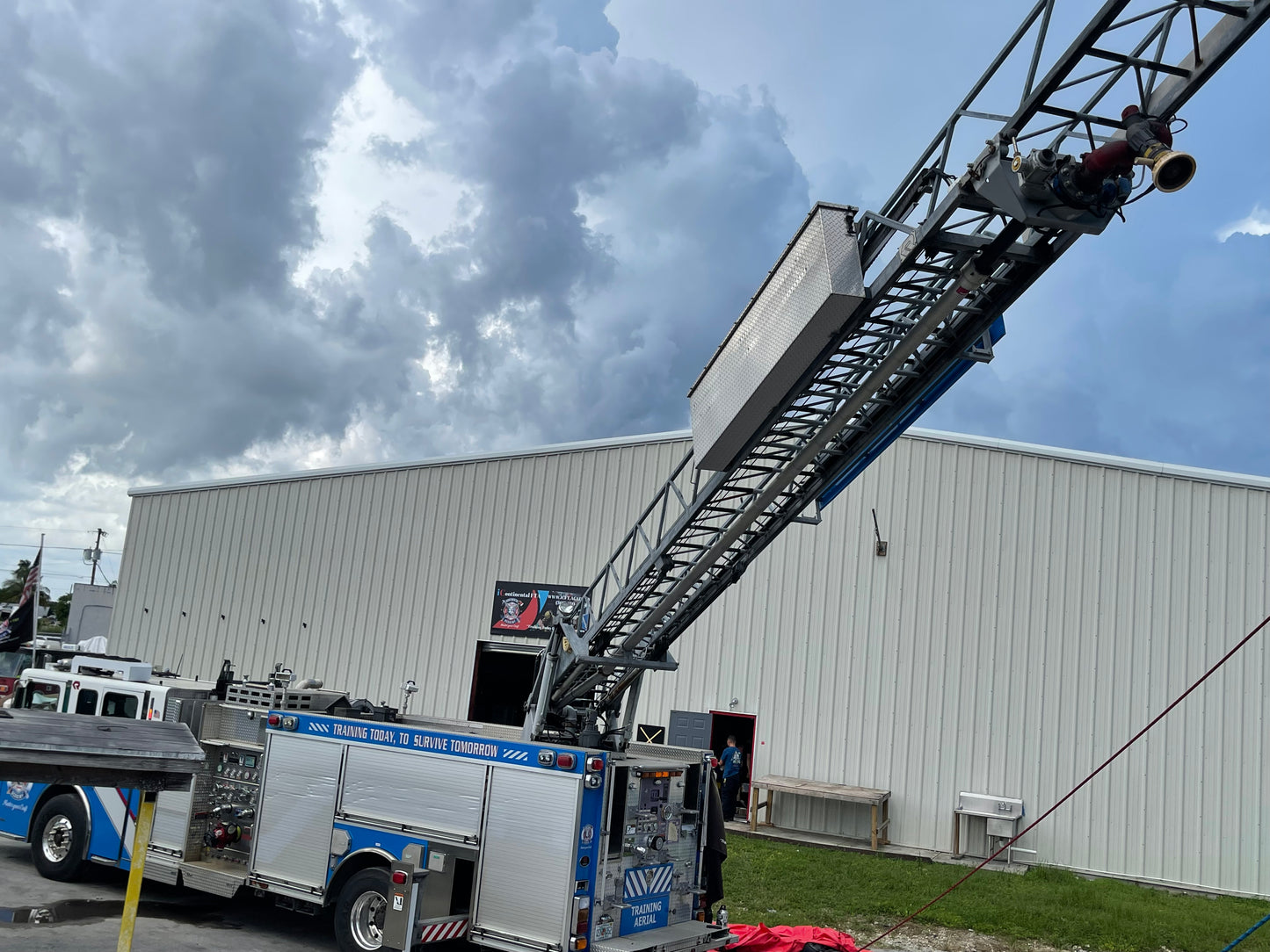 2006 Spartan Gladiator 60' rear-mount aerial fire truck (USED)